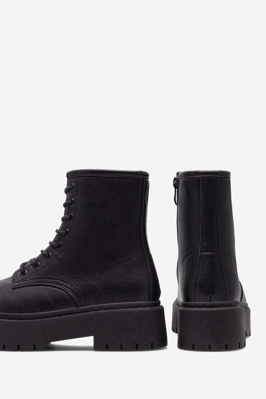 Trzewiki na platformie