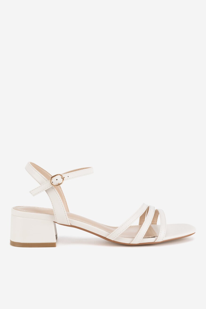 Sandały na obcasie