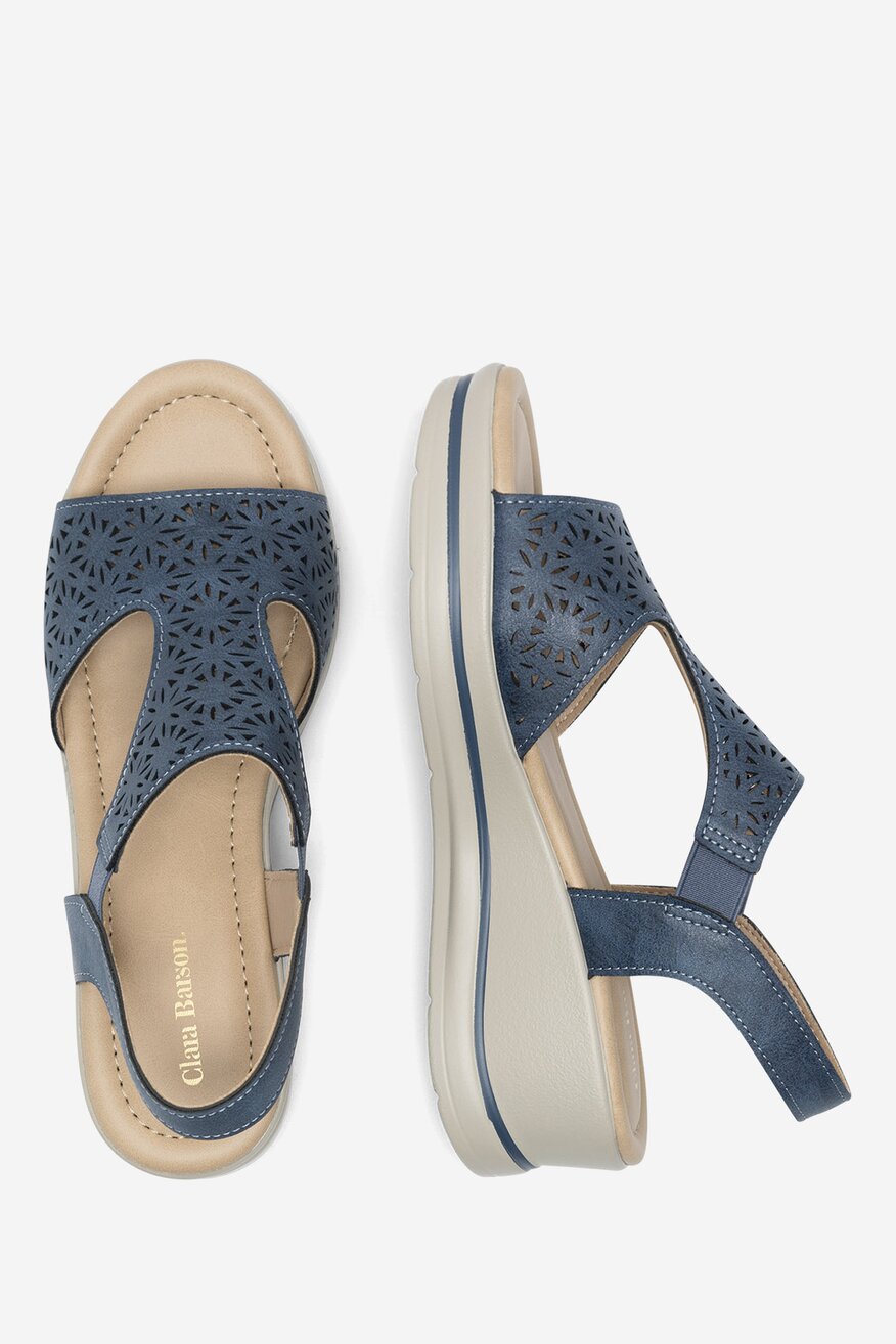 Sandały na koturnie