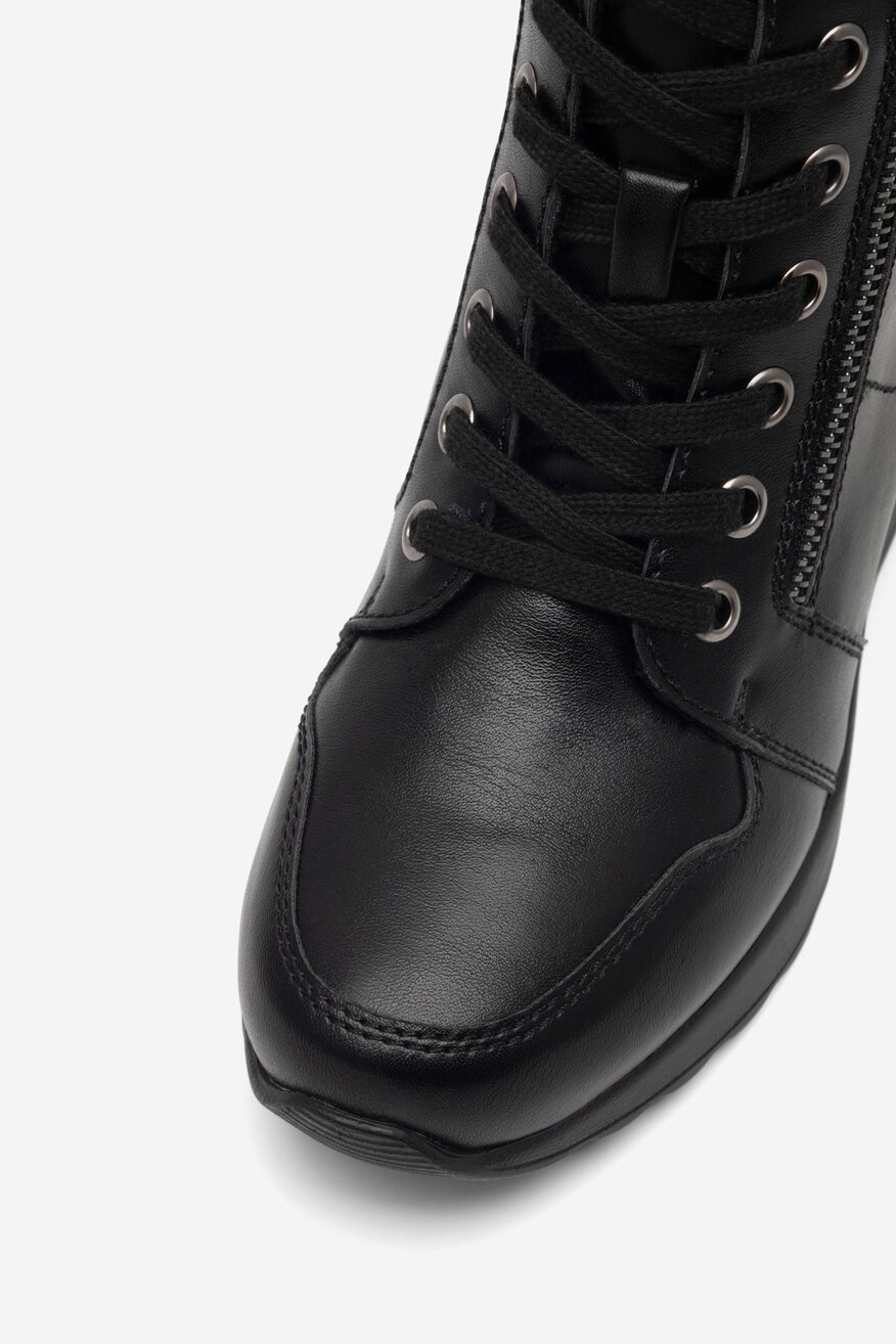 Trzewiki na koturnie