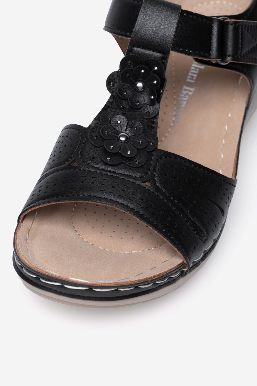 Sandały na koturnie