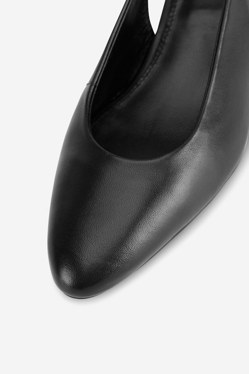 Czółenka skórzane