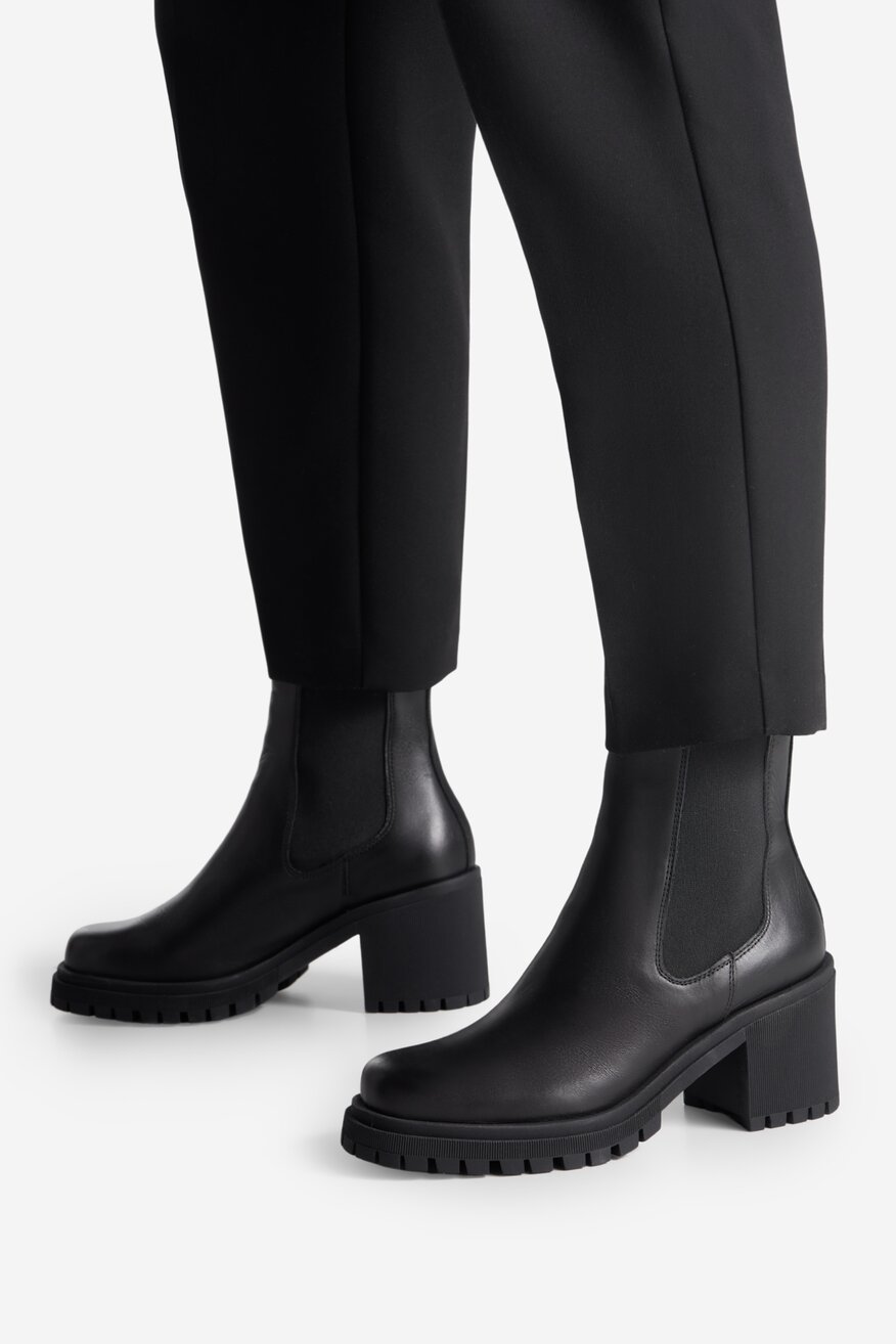 Botki skórzane na słupku