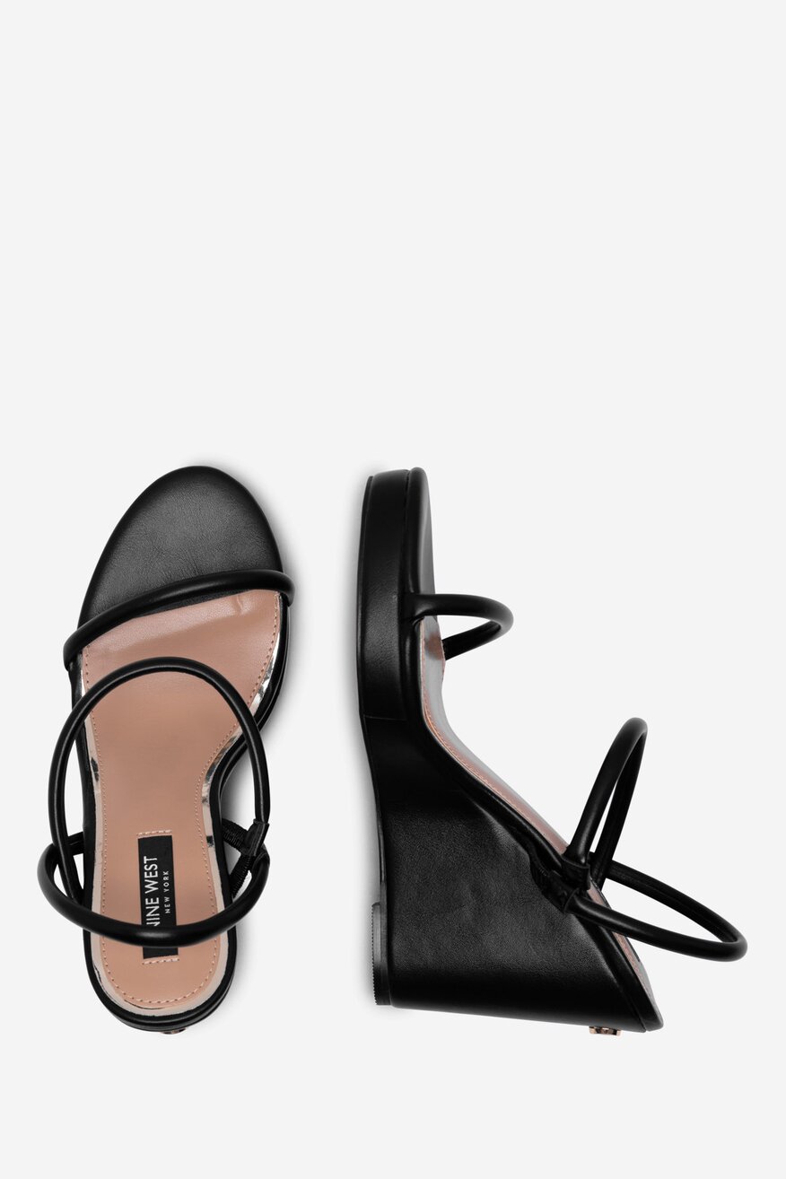 Sandały na koturnie