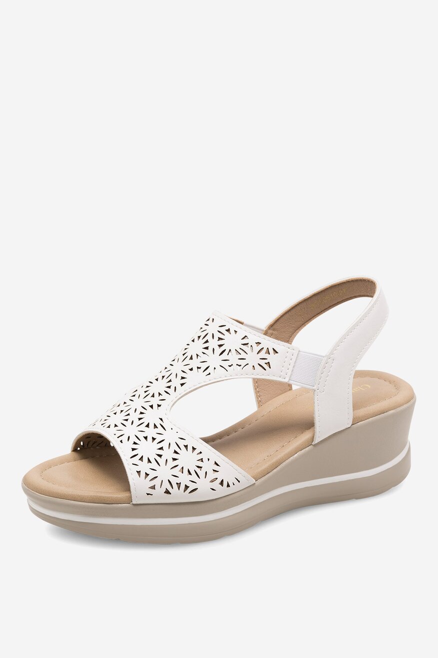 Sandały na koturnie