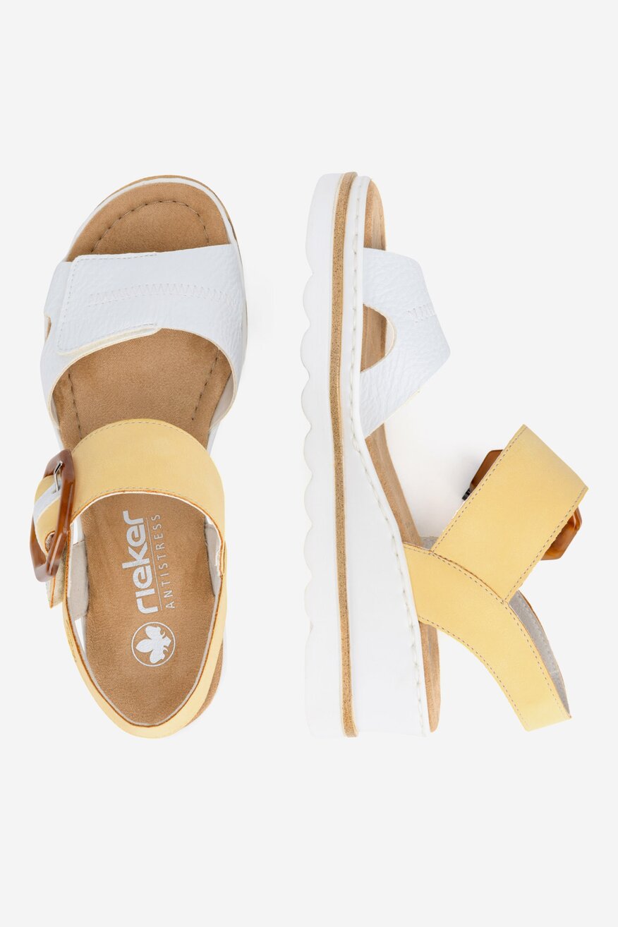 Sandały na koturnie