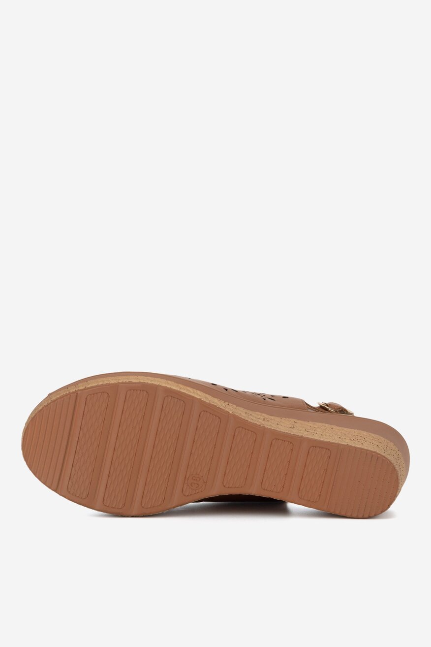 Sandały skórzane na koturnie