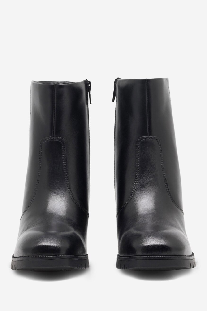 Botki skórzane na słupku
