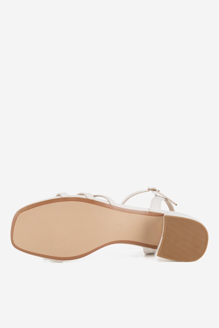 Sandały na obcasie