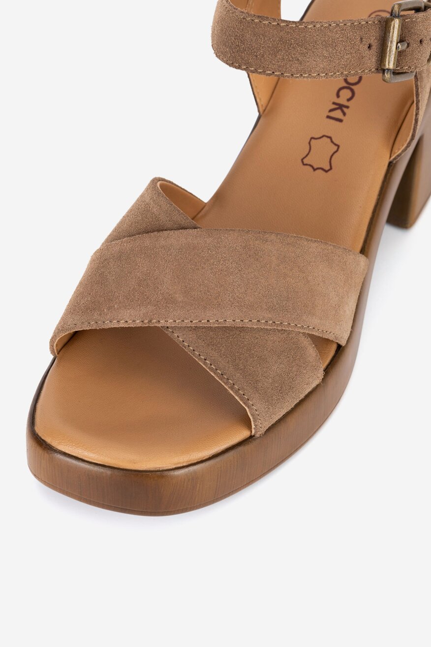 Sandały skórzane na słupku