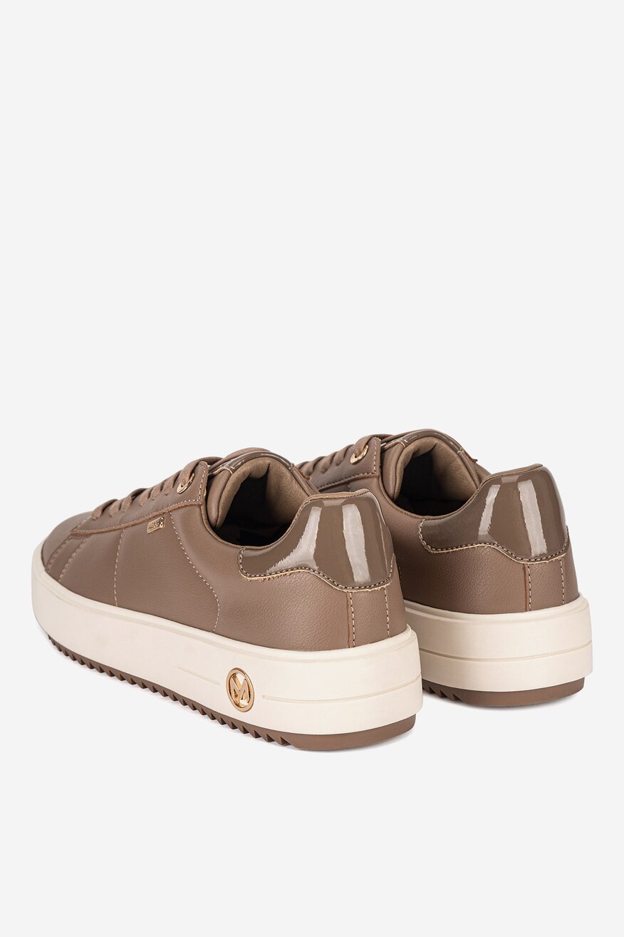 Sneakersy na platformie