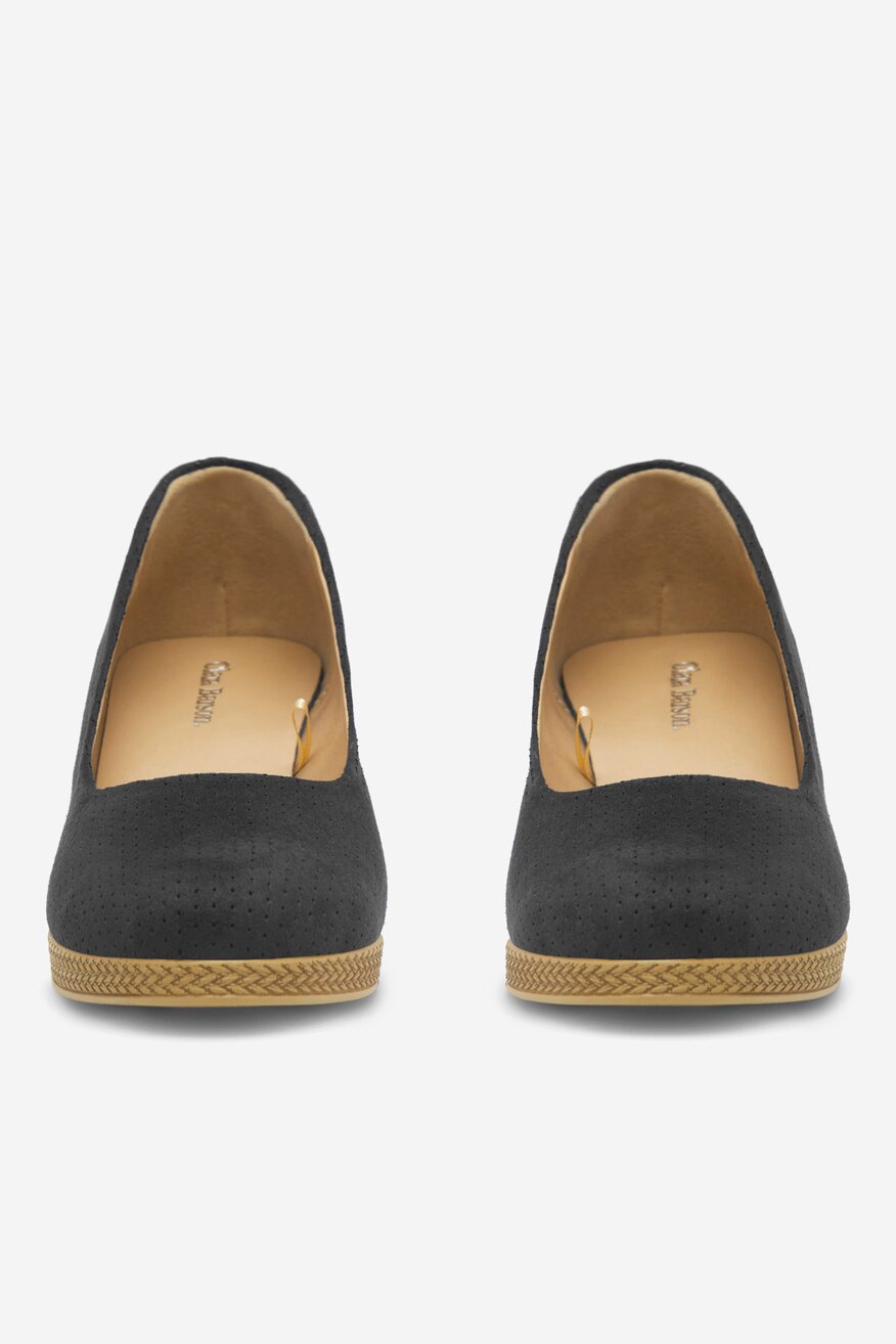 Czółenka na koturnie