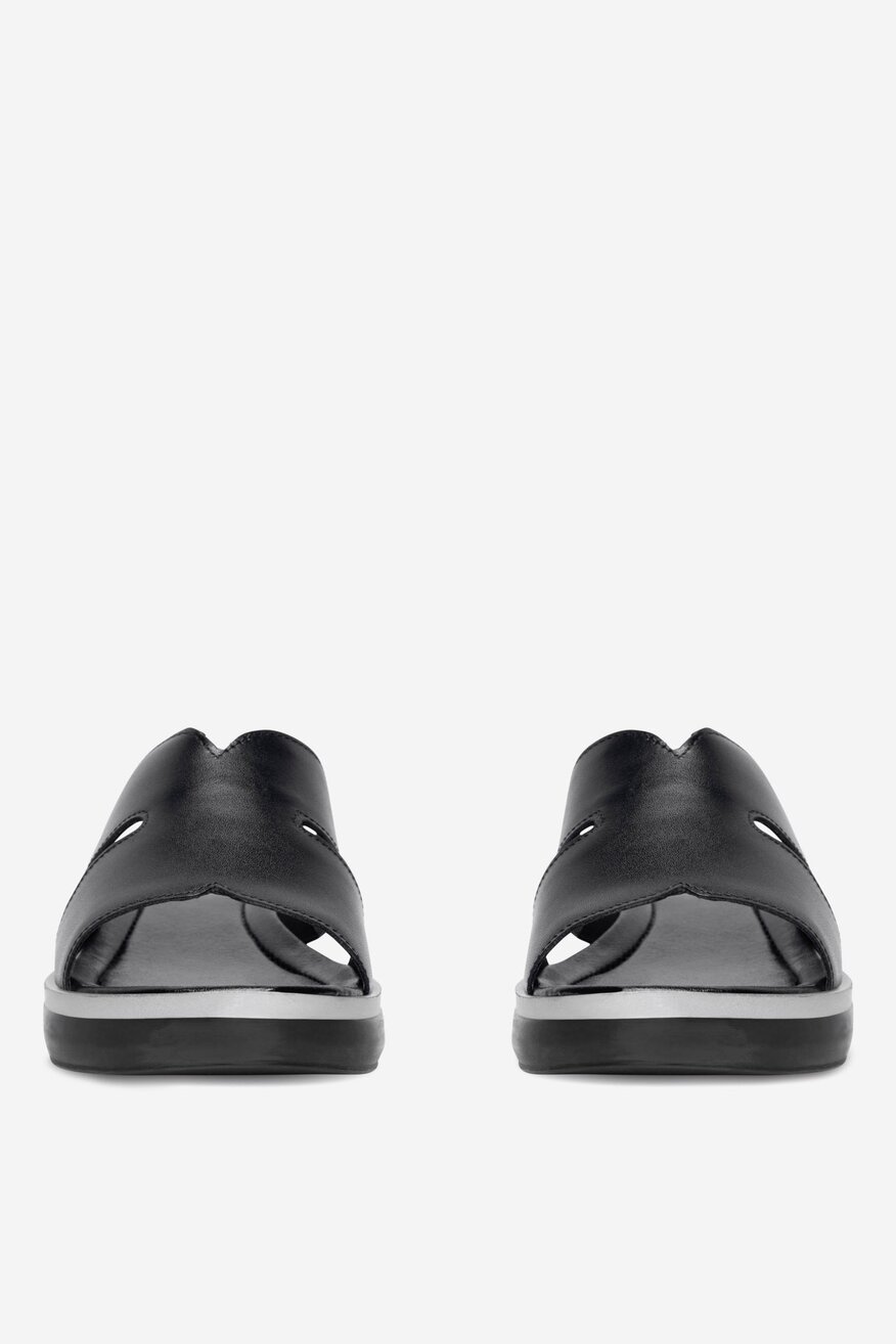 Klapki skórzane na koturnie