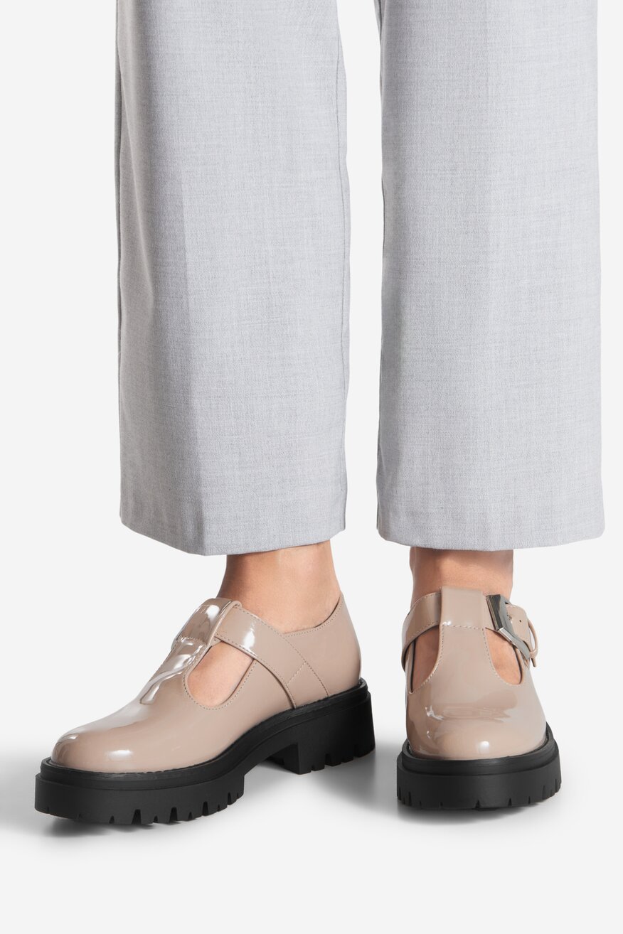 Półbuty lakierowane