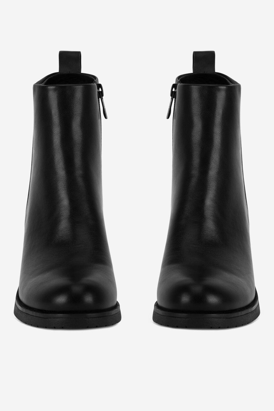 Botki ocieplane na słupku