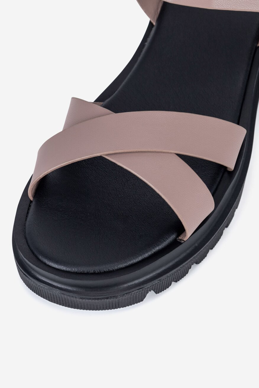 Sandały na grubej podeszwie