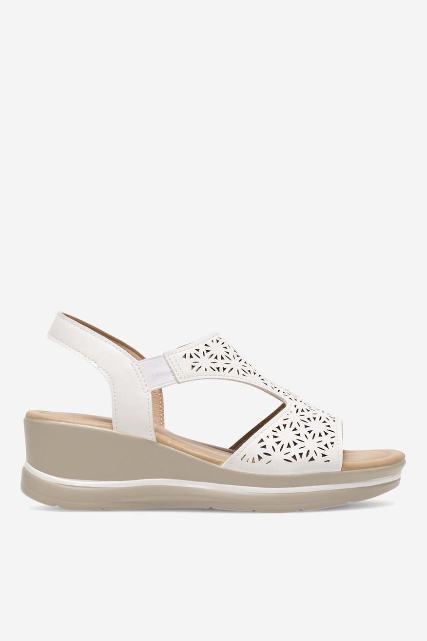 Sandały na koturnie