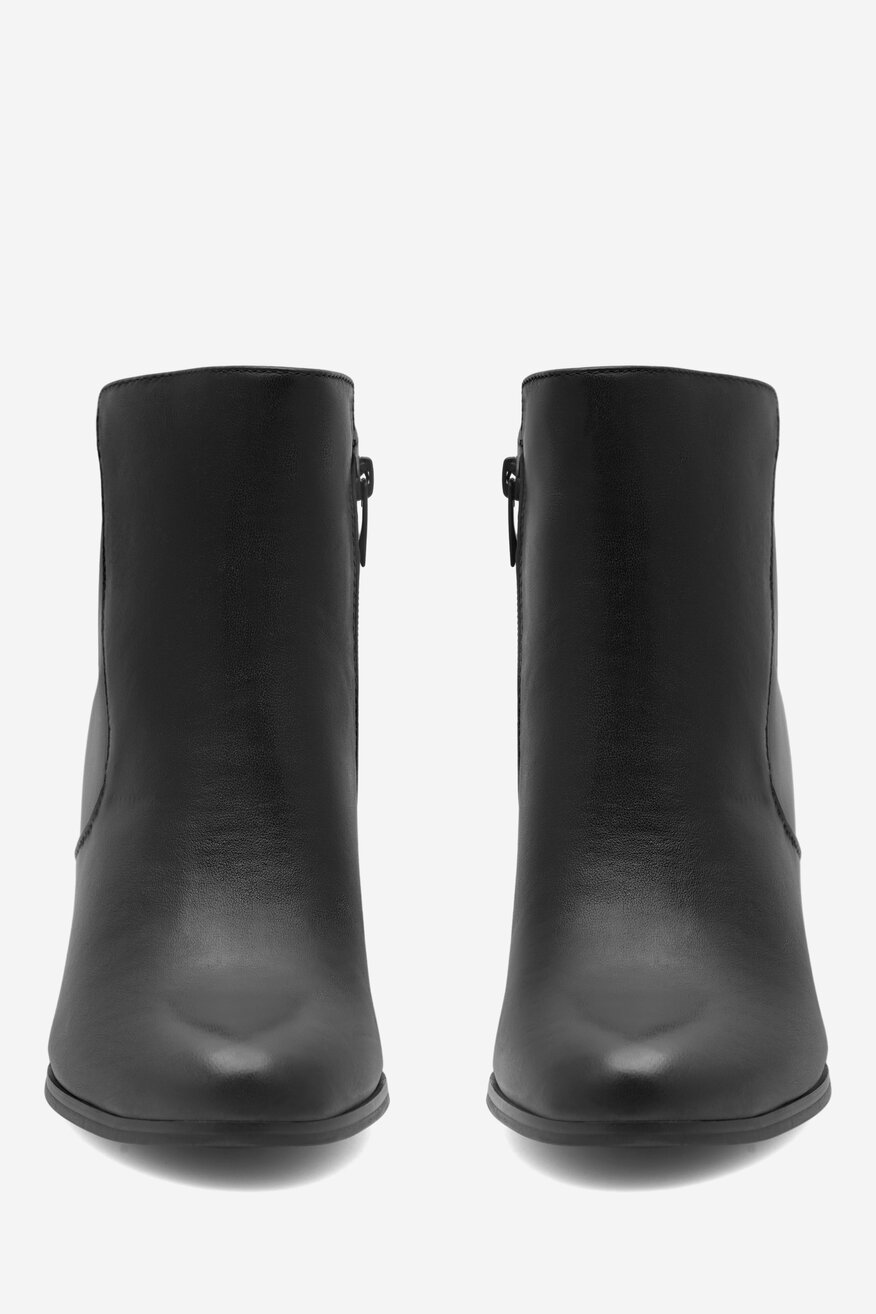 Botki skórzane na słupku