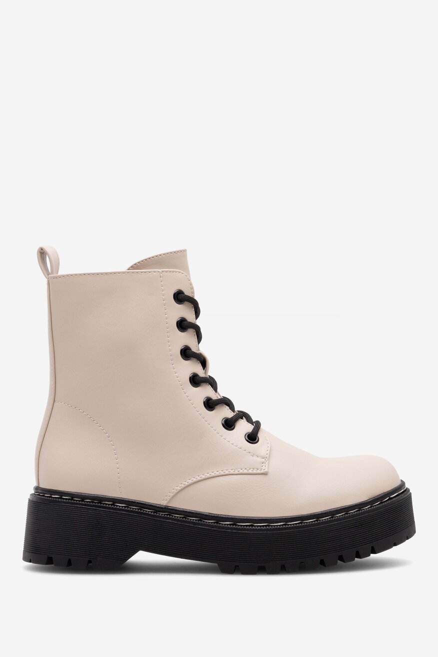 Trzewik na platformie