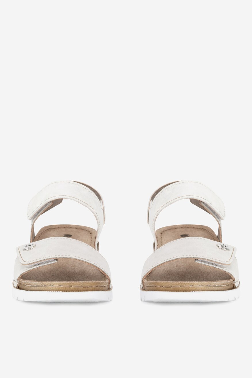 Sandały na koturnie