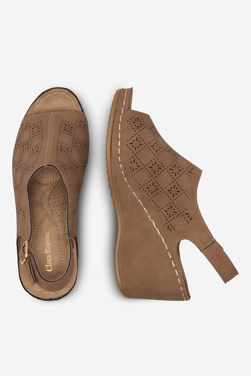 Sandały na koturnie