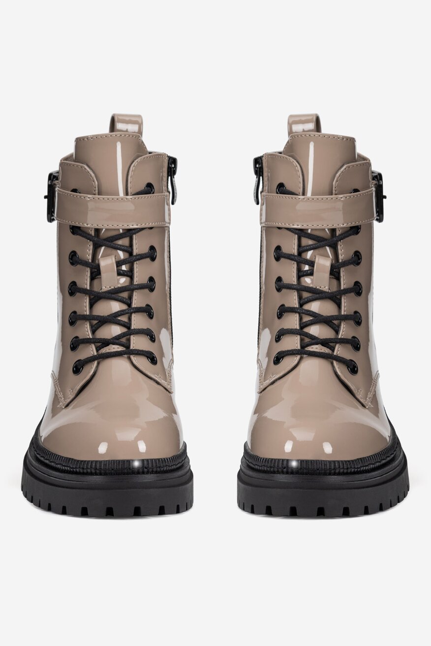 Trzewiki lakierowane