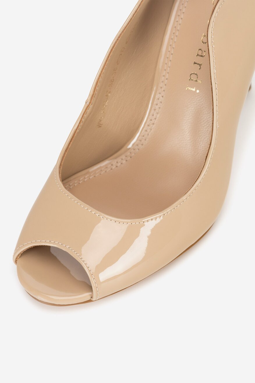 Czółenka skórzane