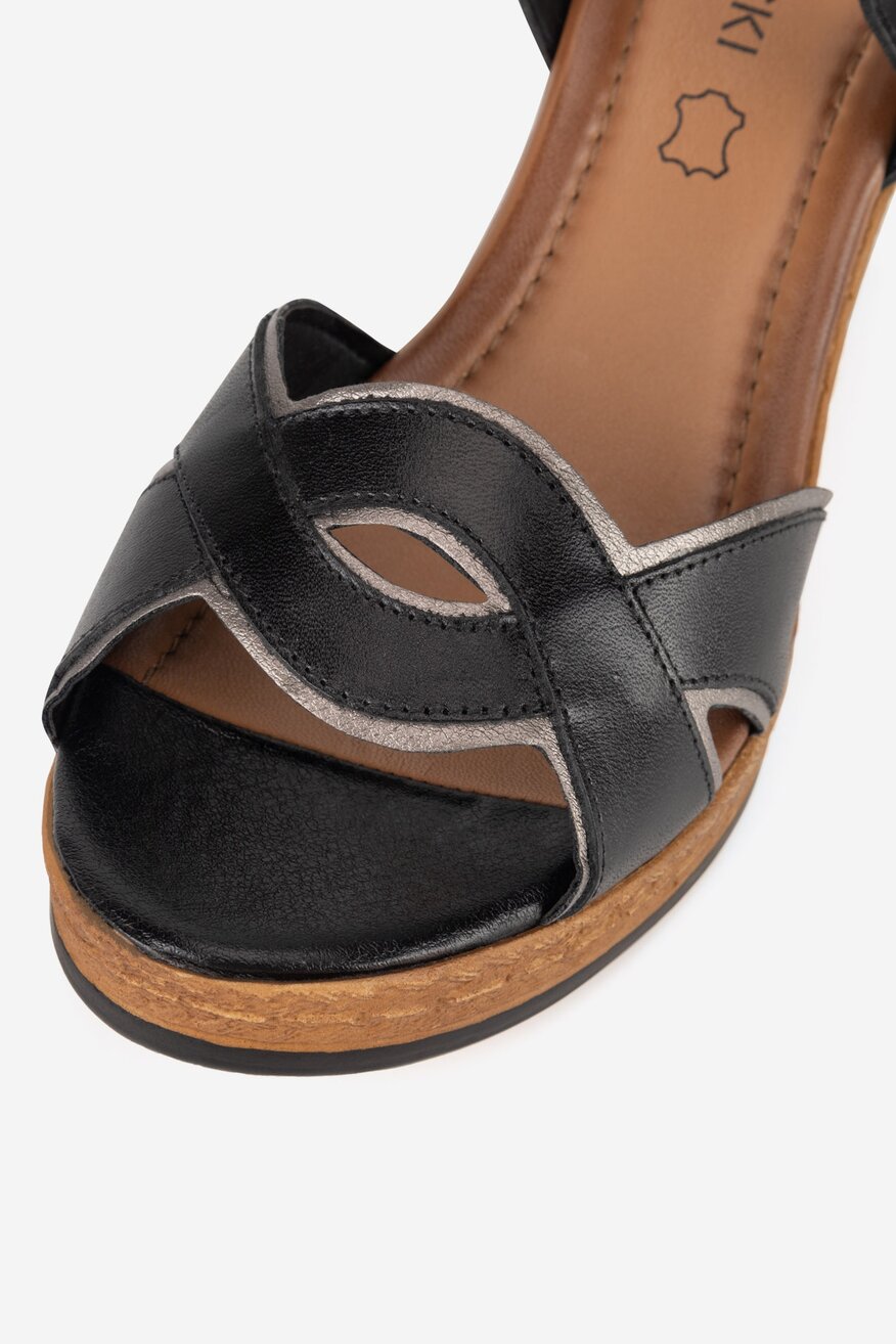 Sandały skórzane na koturnie