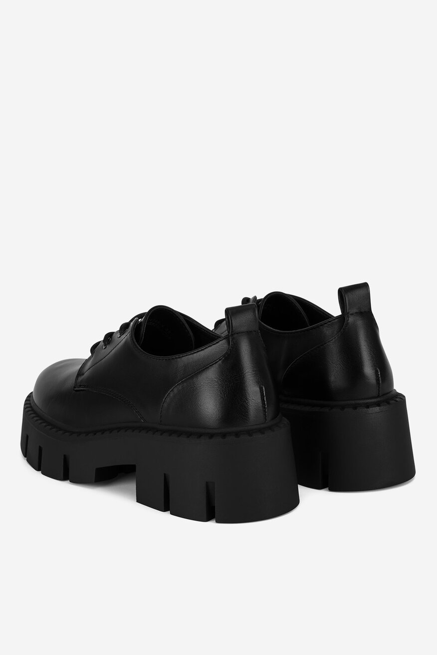 Półbuty na grubej podeszwie