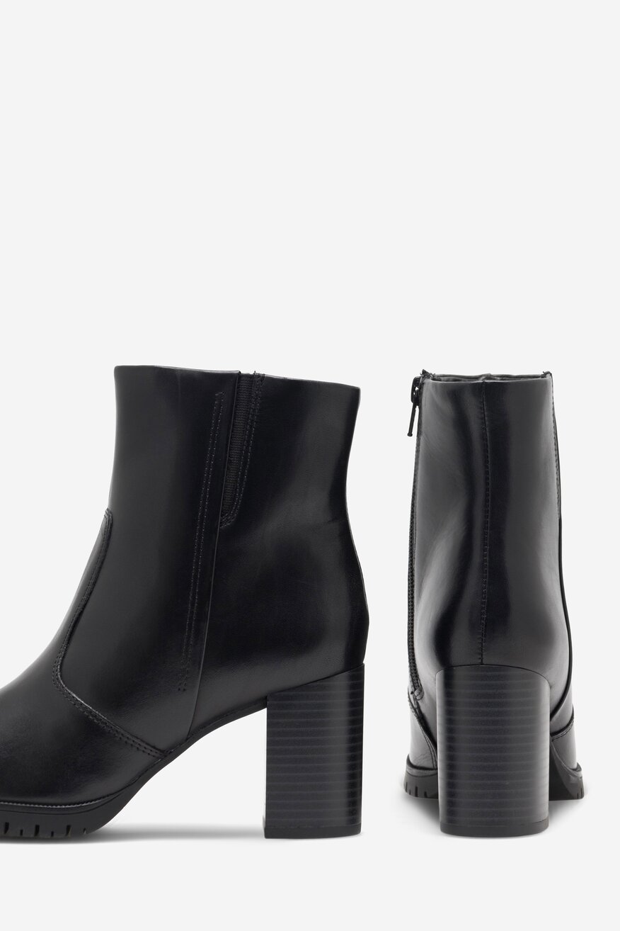 Botki skórzane na słupku