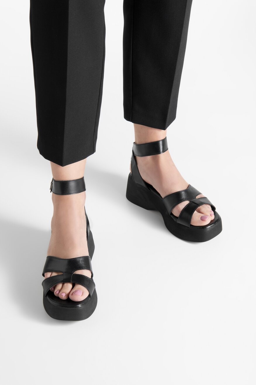 Sandały skórzane na platformie
