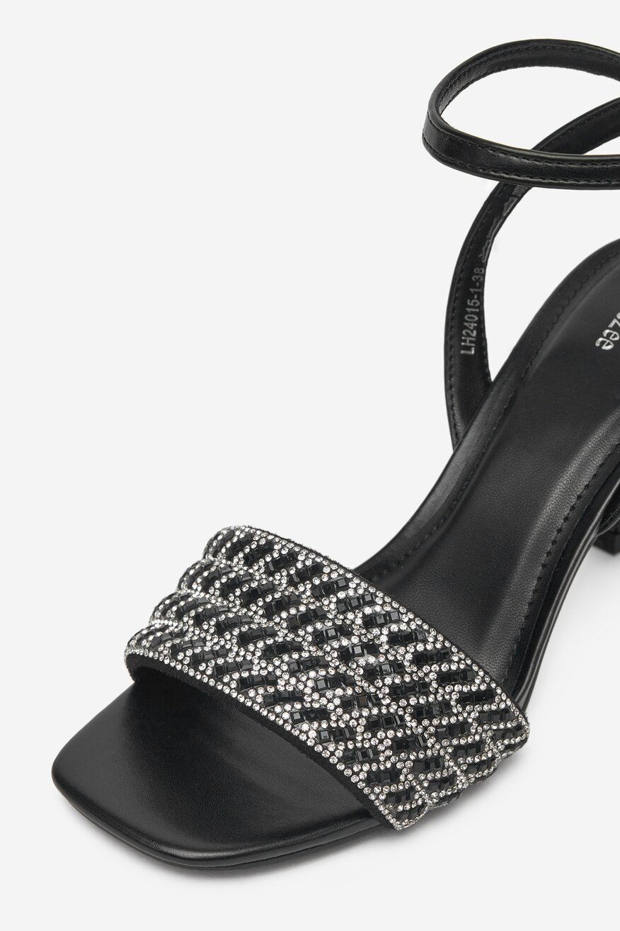 Sandały na szpilce