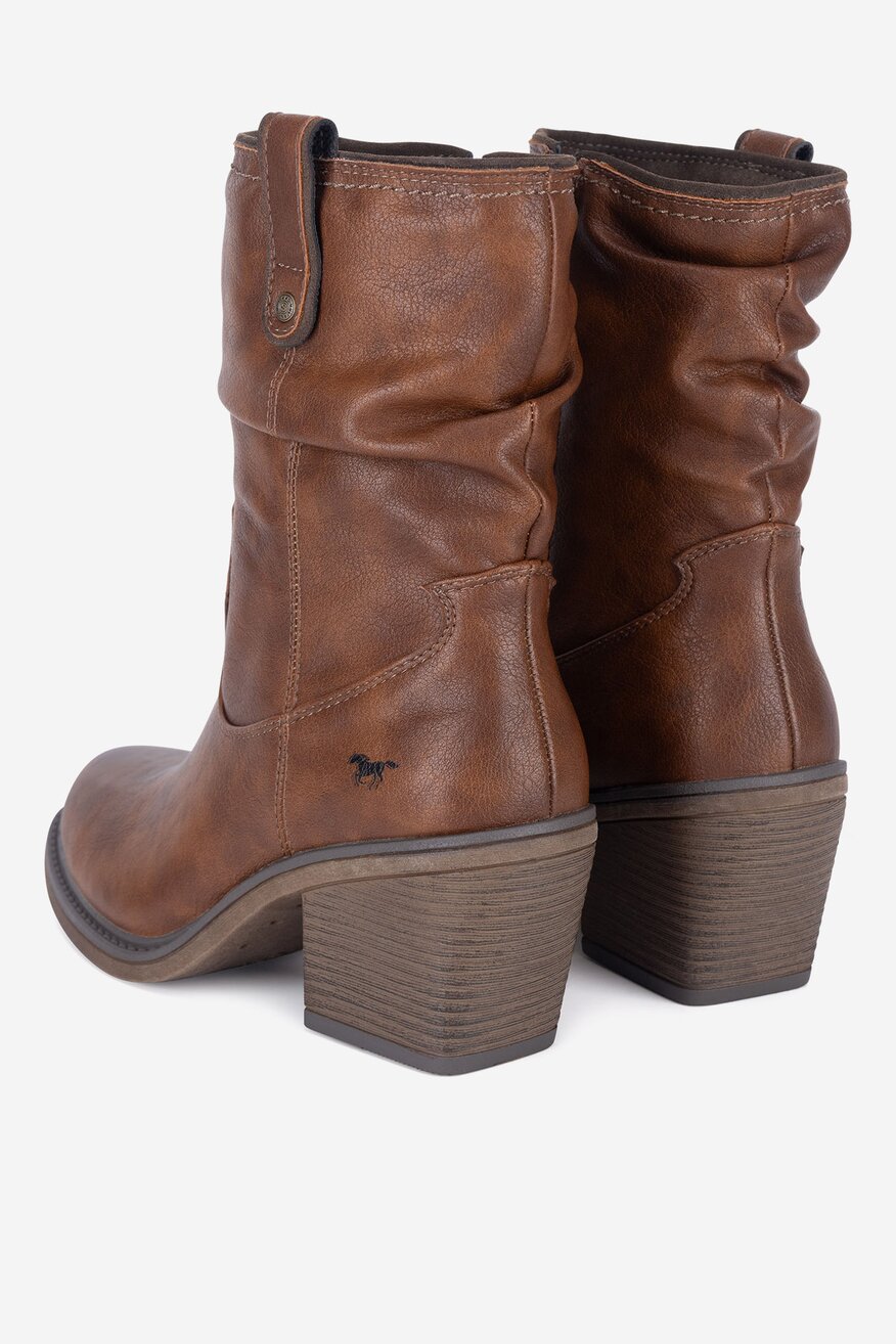 Botki ocieplane na słupku