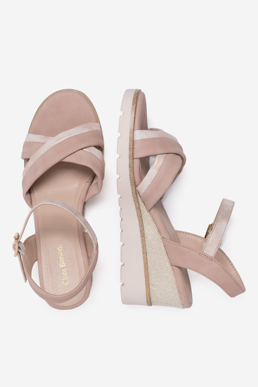 Sandały na koturnie