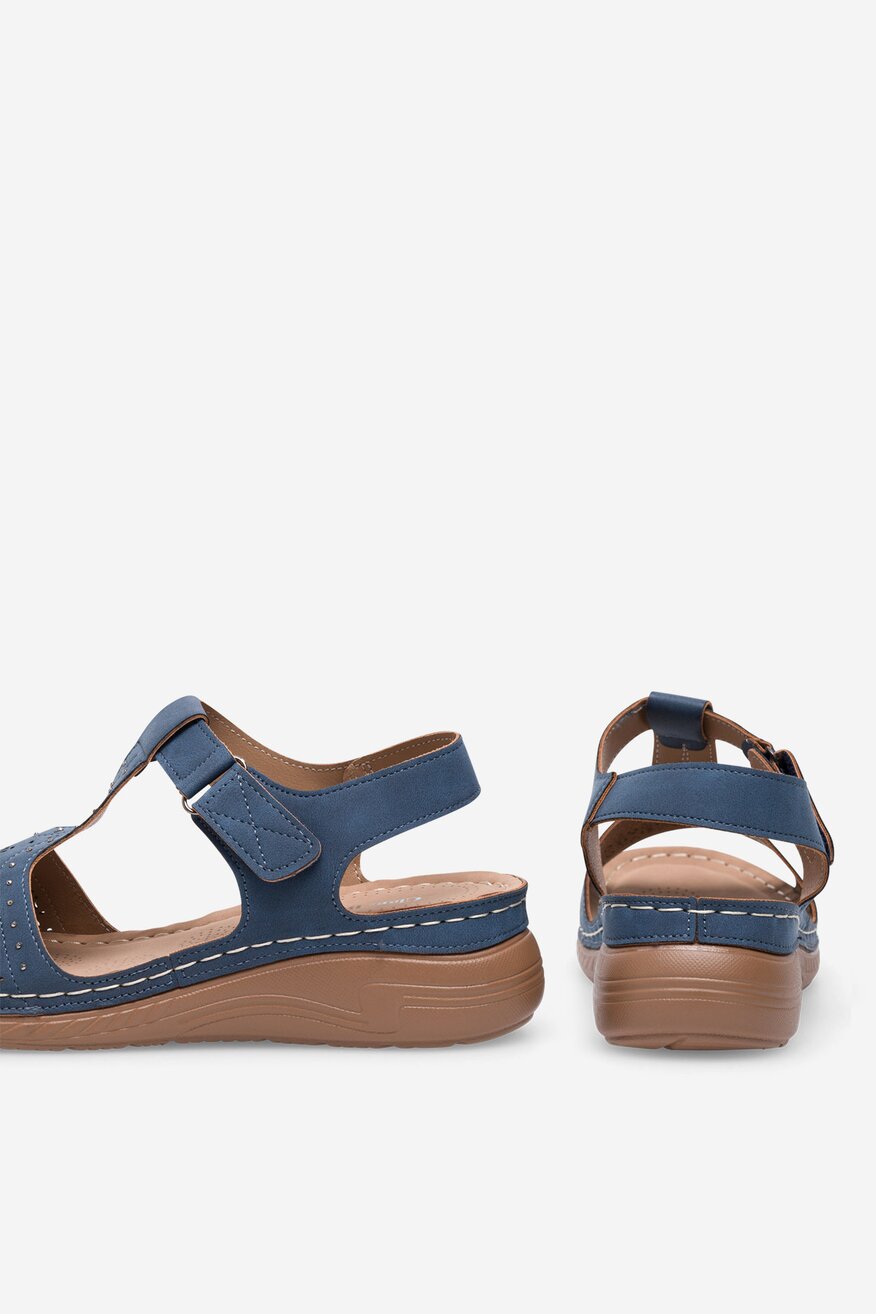 Sandały na koturnie