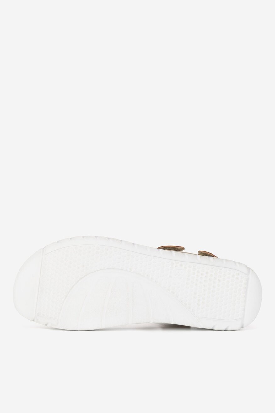 Sandały na koturnie