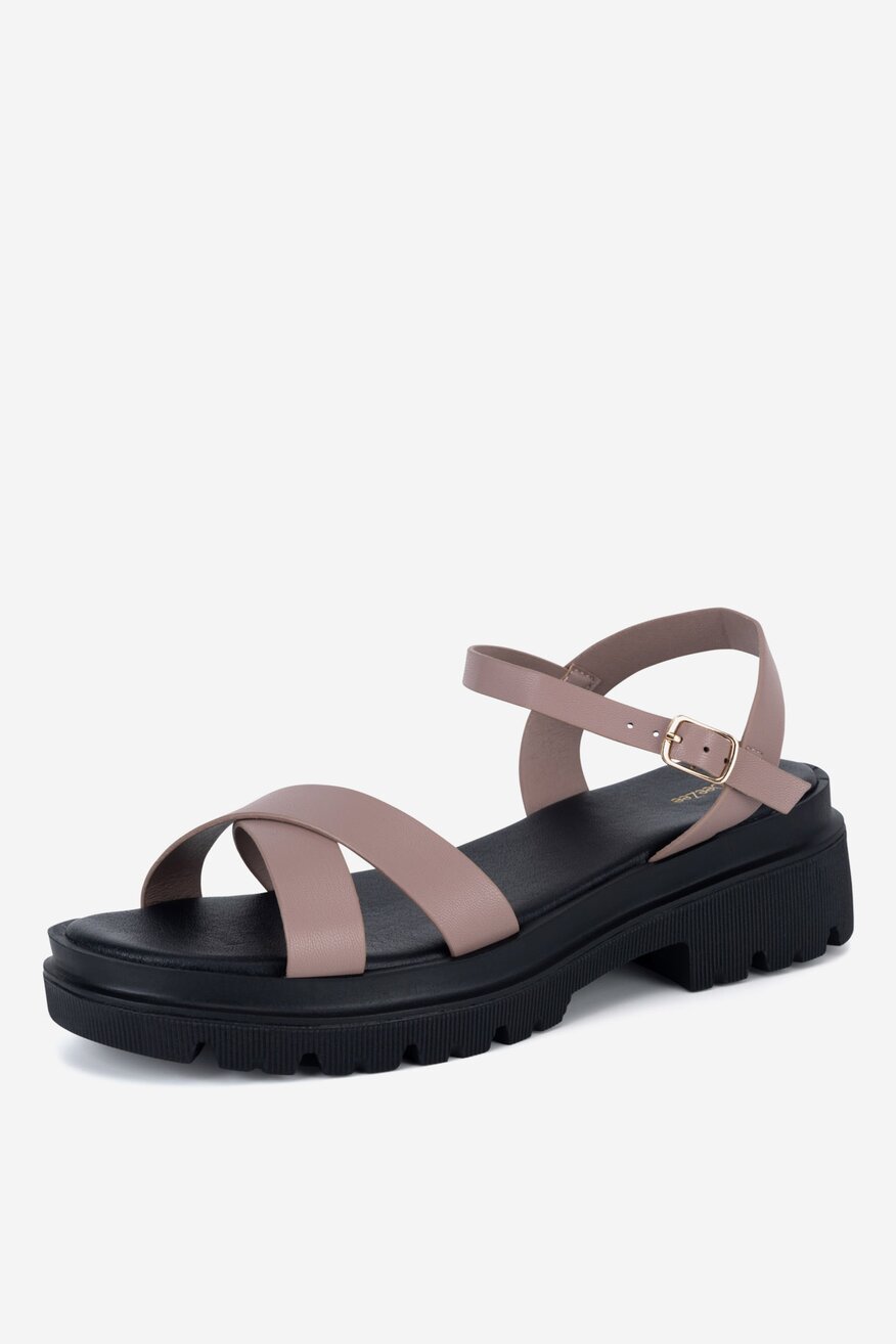 Sandały na grubej podeszwie