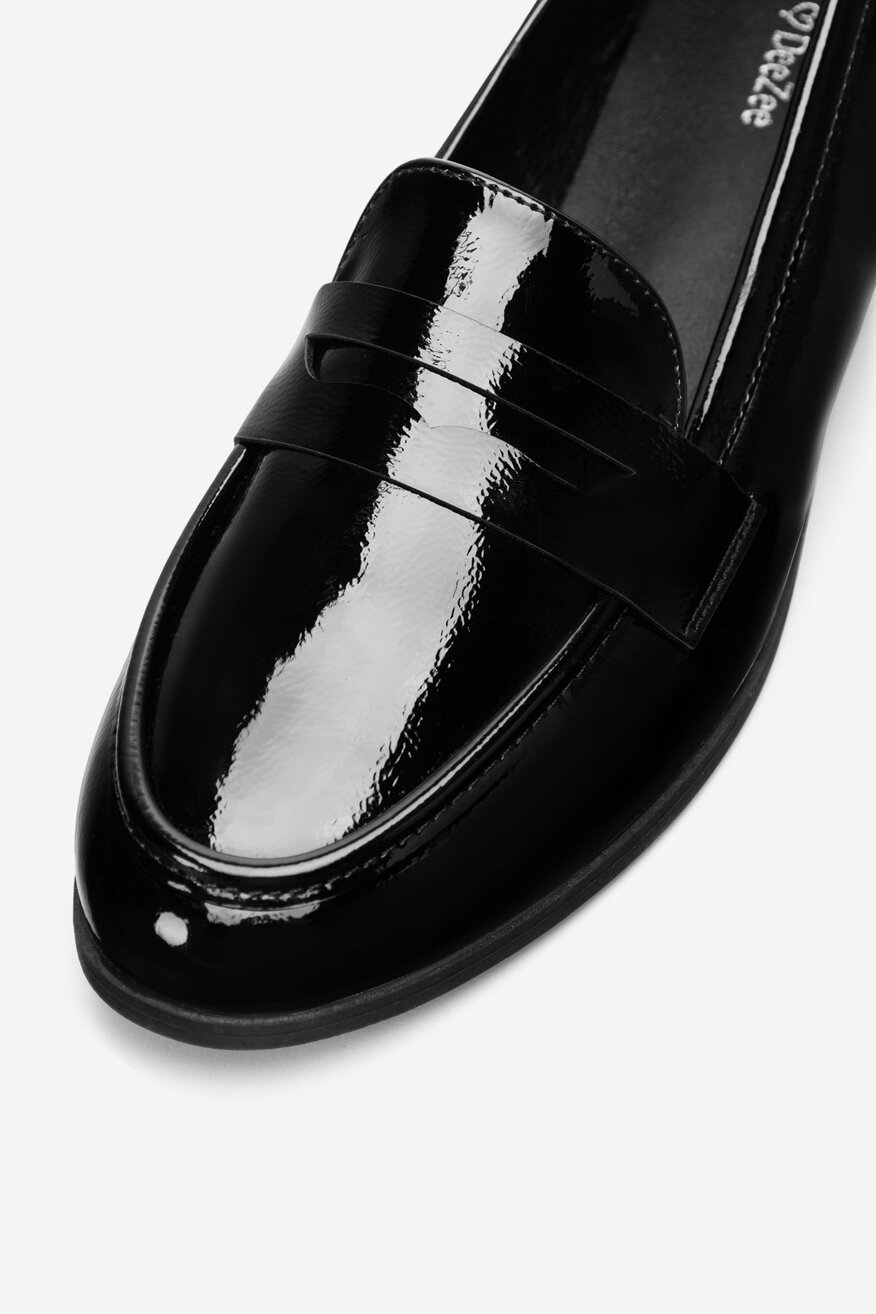 Loafersy lakierowane