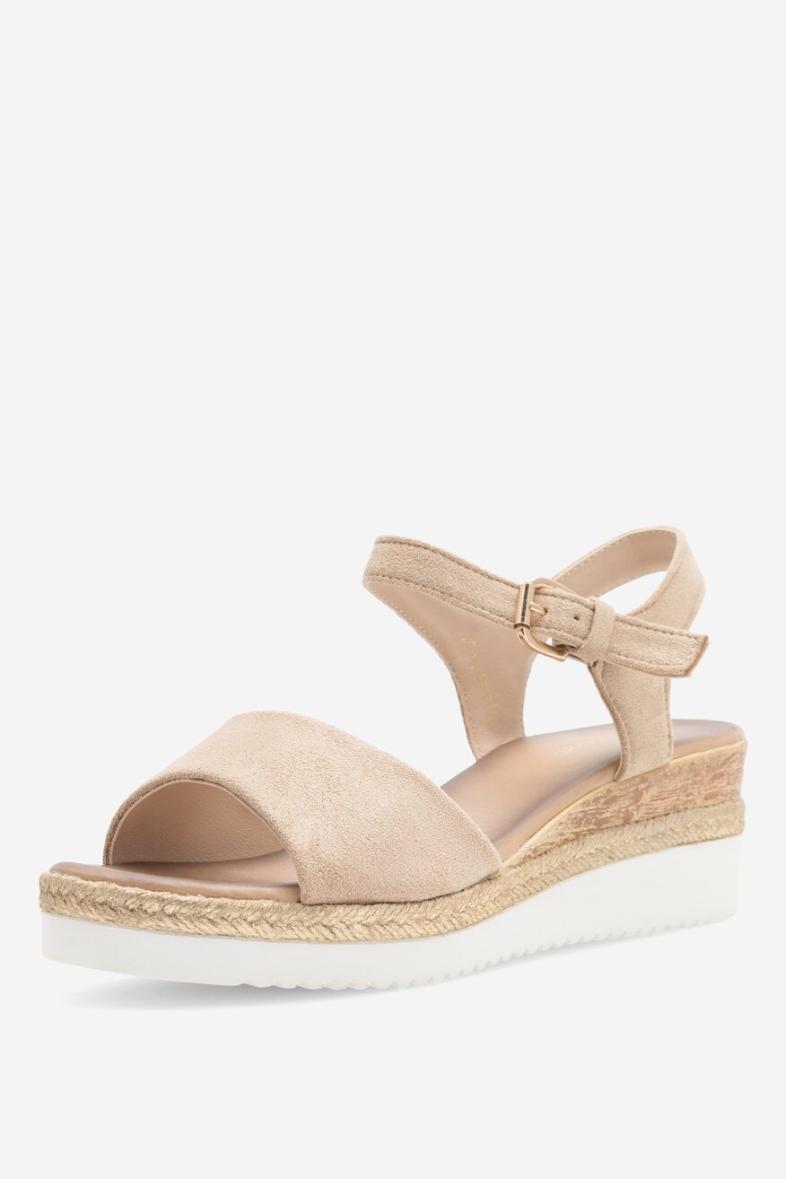 Sandały na koturnie