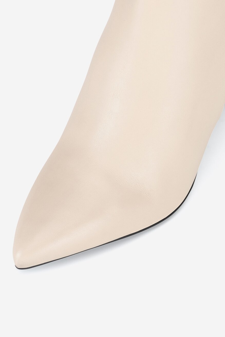 Botki skórzane na słupku