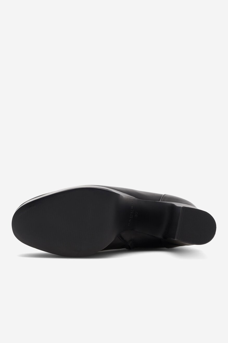 Botki skórzane na słupku