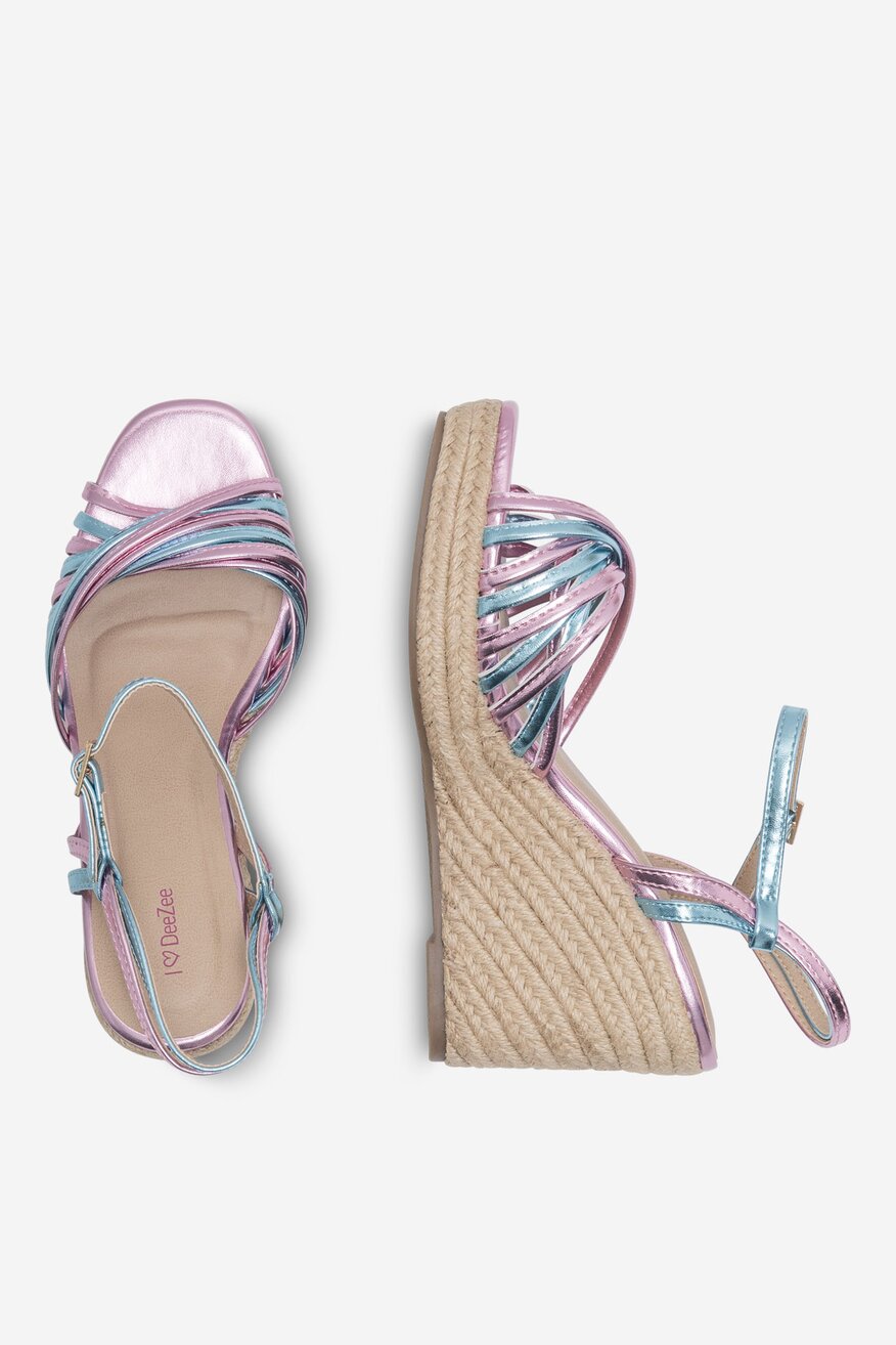 Sandały na koturnie