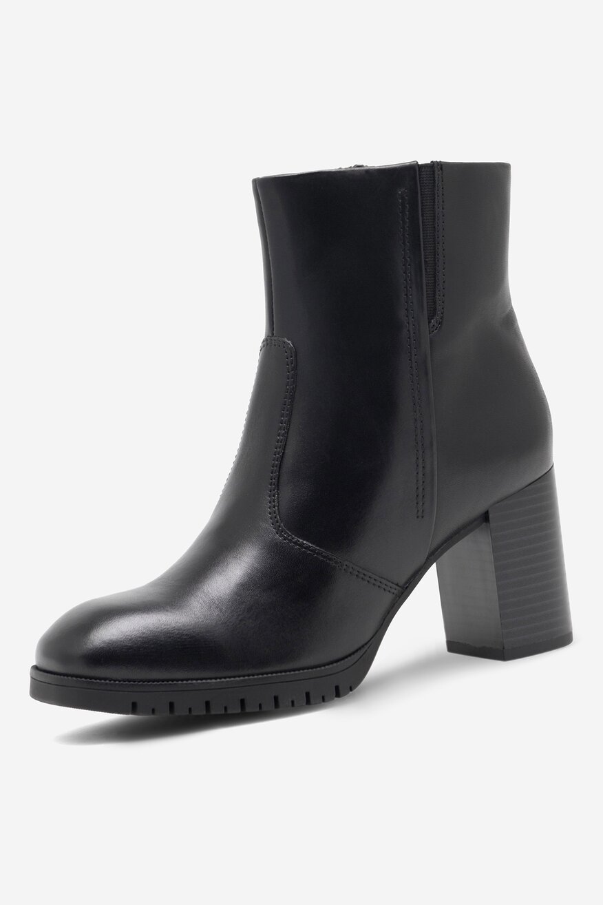 Botki skórzane na słupku