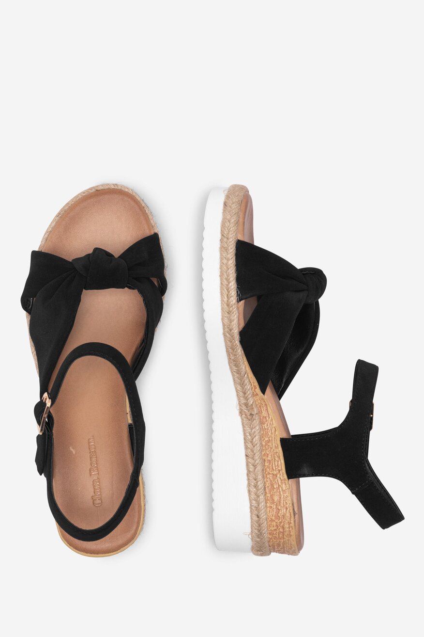 Sandały na koturnie