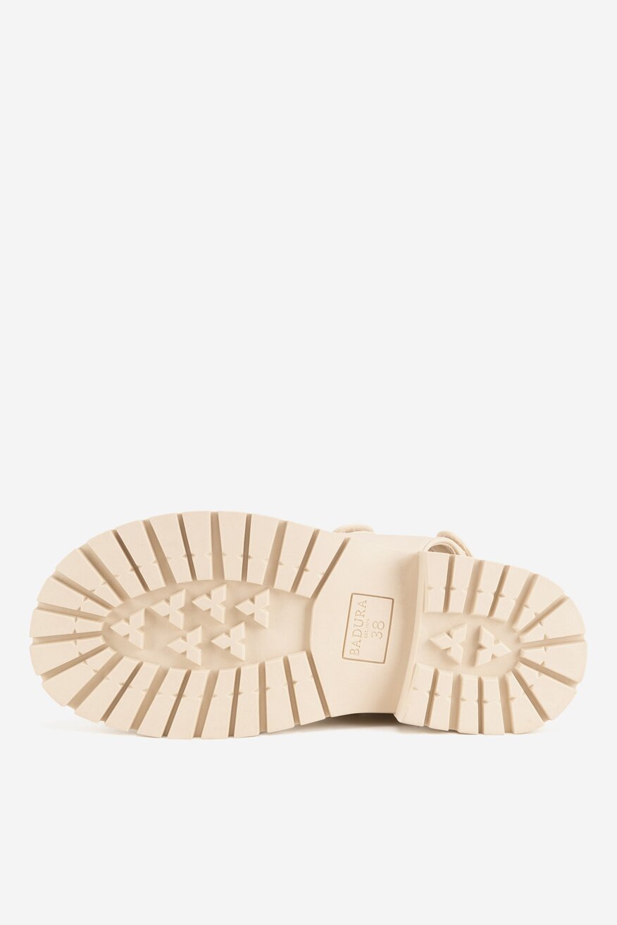 Sandały na grubej podeszwie