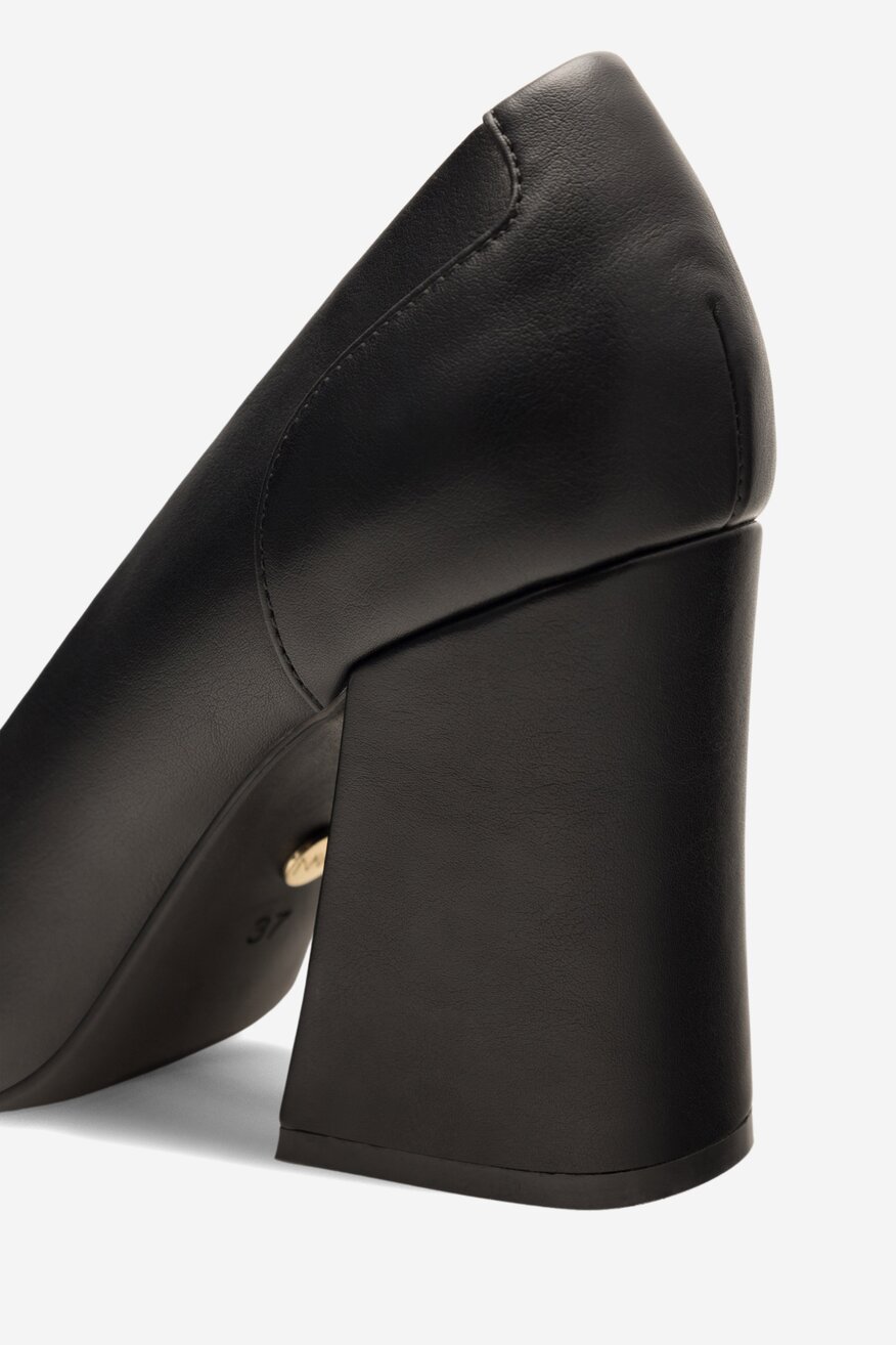 Czółenka na słupku