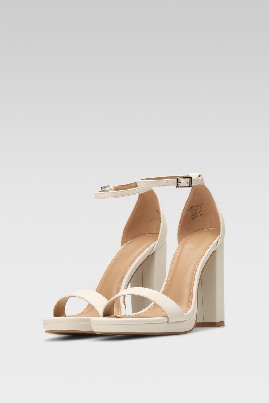 Sandały białe