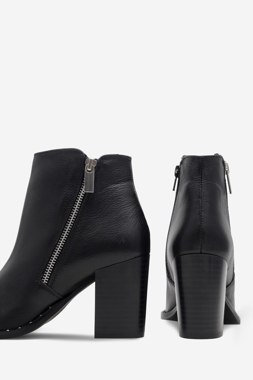 Botki skórzane na słupku