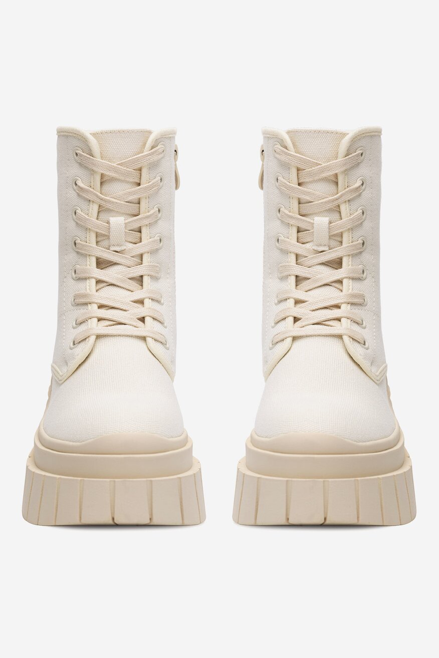 Trzewiki na platformie