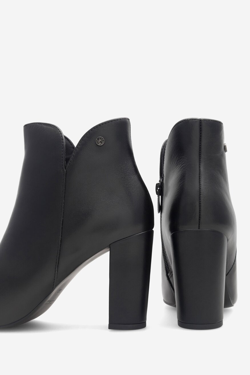 Botki skórzane na słupku